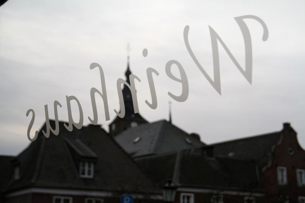 Gast-Und Weinhaus Zwiebelturm Kerken Bagian luar foto