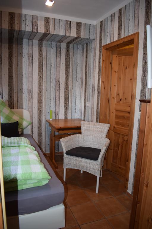 Gast-Und Weinhaus Zwiebelturm Kerken Bagian luar foto